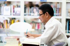 50代の転職は現実的？厳しいといわれる背景や成功のポイントも解説
